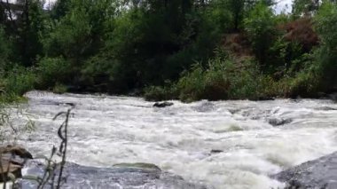 Ukrayna 'nın Dnipropetrovsk bölgesindeki Kamenka nehri üzerindeki Tokovsky şelaleleri