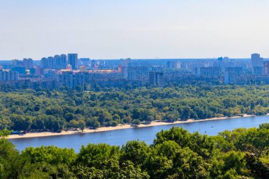 Ukrayna, Kiev 'deki Dinyeper Nehri' nin sol yakasının görüntüsü