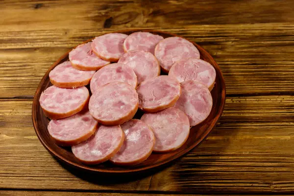 Salsicha Presunto Uma Chapa Mesa Madeira — Fotografia de Stock