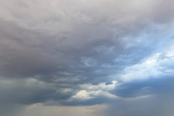 Duistere Storm Wolken Lucht Voor Onweer Regen Dramatische Lucht Achtergrond — Stockfoto