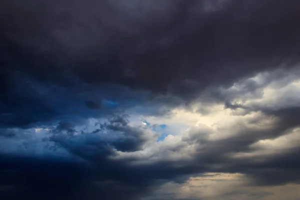 Duistere Storm Wolken Lucht Voor Onweer Regen Dramatische Lucht Achtergrond — Stockfoto