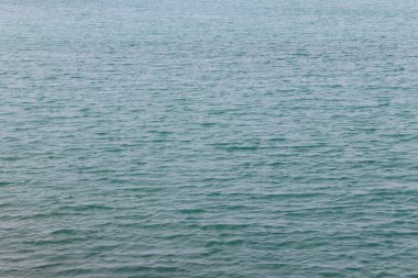 Mavi su dokusu arka planı. Denizin yüzeyi