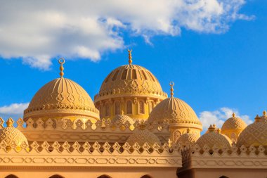 Hurghada, Mısır 'daki El Mina Mescidi Camii cephesi