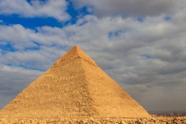 Khafre Piramidi veya Chephren Antik Mısır Giza Piramitleri 'nin en uzun ikinci ve en büyük piramididir.