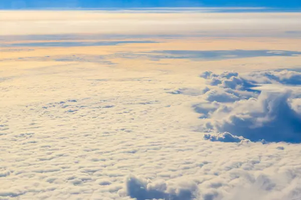Piękne Białe Chmury Błękitnym Niebie Widok Samolotu — Zdjęcie stockowe