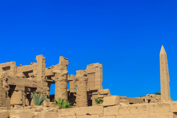 Храм Карнак Комплекс, широко известный как Карнак включает в себя обширную смесь разлагающихся храмов, часовни, пилоны и другие здания в Луксоре, Египет