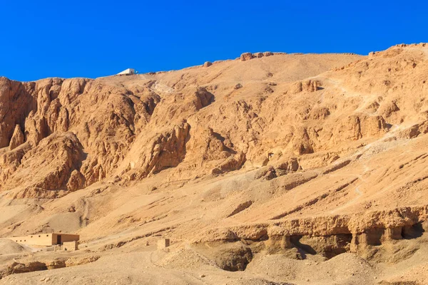 View Cliffs Mountains Mortuary Temple Hatshepsut Luxor Egypt — Stock Photo, Image