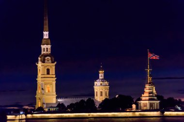 St. Petersburg, Rusya 'daki Peter ve Paul kalesinin gece görüşü