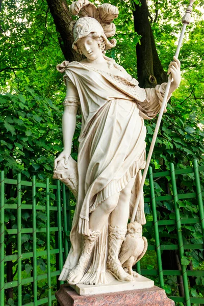 Skulptur Gudinnan Minerva Gamla Stadsparken Sommarträdgård Sankt Petersburg Ryssland — Stockfoto