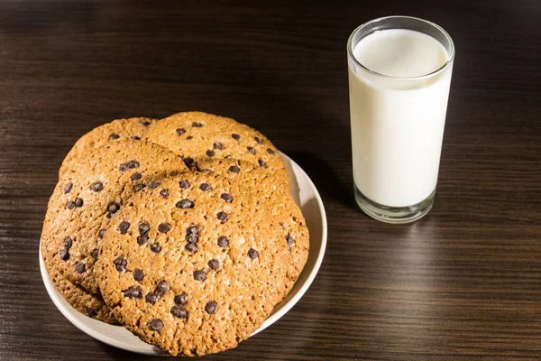 Chocolate Chip Cookies Glass Milk Wooden Table — Stock Photo, Image