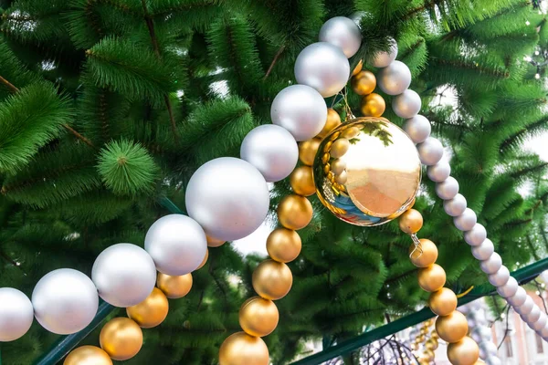 Hermosas Decoraciones Navidad Colgando Árbol Navidad — Foto de Stock