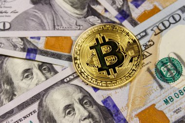 Yüz dolarlık banknotlarda altın bitcoin