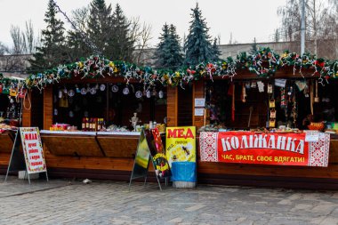 Kremenchug, Ukrayna - 6 Ocak 2018: Şehrin ana meydanında Noel pazarı