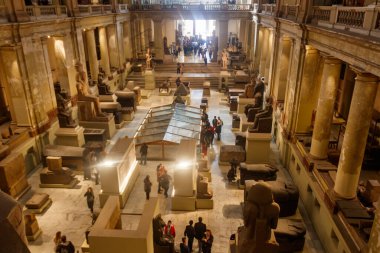 Kahire, Mısır - 8 Aralık 2018: Mısır Antik Müzesi, Mısır 'da Mısır Müzesi veya Kahire Müzesi olarak bilinir.