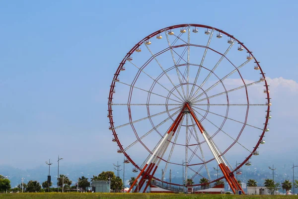 Grande Roue Sur Remblai Batoumi Soleil — Photo