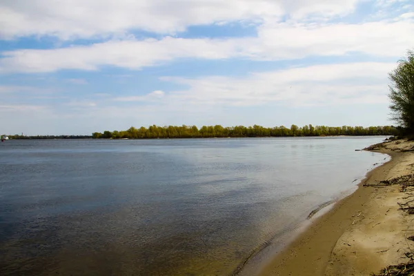 Dinyeper nehrinin manzarası