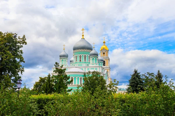 Троицкий Собор Колокольня Троицко Серафимово Дивеевского Монастыря Дивеево Россия — стоковое фото