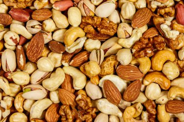 Karışık fındık (ceviz, fıstık, badem, fıstık, kaju, fındık). Sağlıklı yeme kavramı