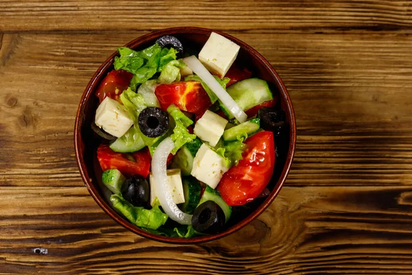 Insalata Greca Con Verdure Fresche Formaggio Feta Olive Nere Sul — Foto Stock