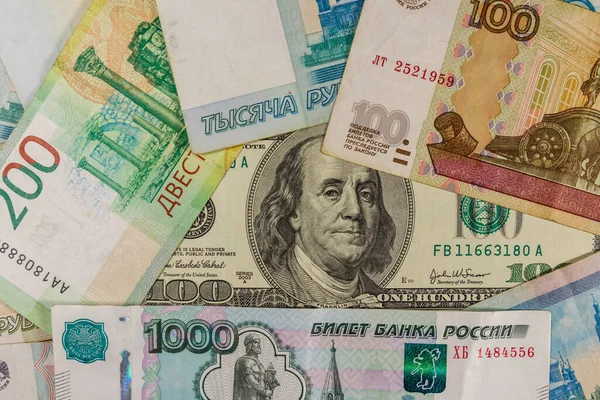 Banconota Cento Dollari Uno Sfondo Banconote Rubli Russi — Foto Stock