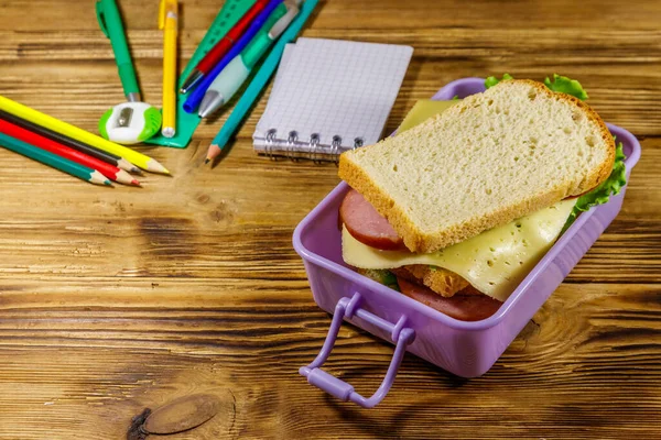 Torniamo Concetto Scuola Forniture Scolastiche Cestino Pranzo Con Panini Una — Foto Stock