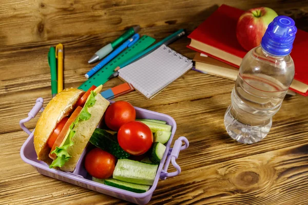 Torniamo Concetto Scuola Forniture Scolastiche Libri Bottiglia Acqua Mela Pranzo — Foto Stock