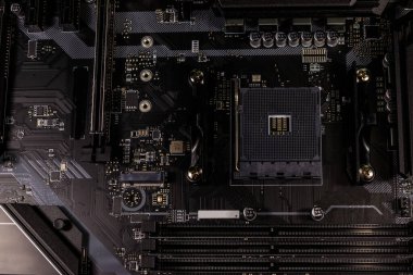 Modern bir bilgisayar anakartının yakın çekimi. Elektronik bilgisayar donanım teknolojisi