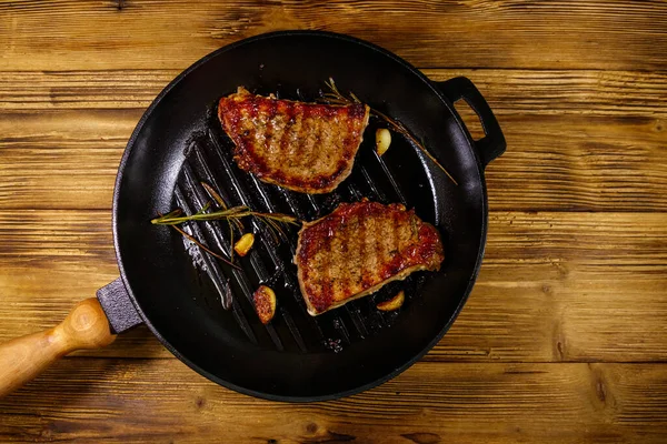 Grilled Pork Steaks Rosemary Garlic Spices Cast Iron Grill Frying — Stock Photo, Image