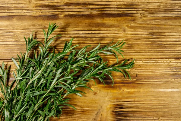 Fresh Rosemary Herbs Wooden Table Top View — Stock Photo, Image