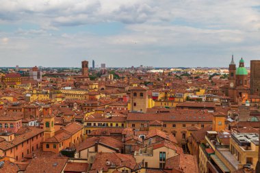 İtalya 'nın Bologna kentindeki Bologna eski şehir merkezindeki Katedral kulesinden havadan manzara