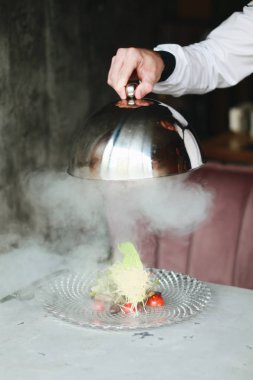 Lokantada lezzetli yemekler. 