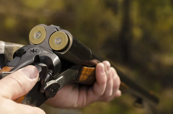 İki namlulu silah yüklenmesi