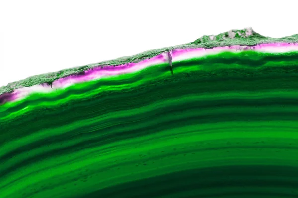 白い背景に分離された抽象的な背景 緑縞瑪瑙スライス鉱物 — ストック写真