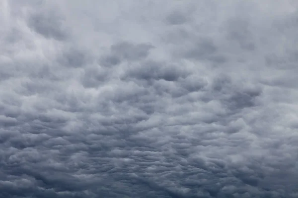 Voll Bewölkter Dunkler Himmel — Stockfoto