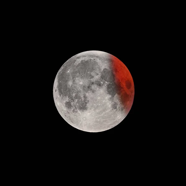 Завершающая Фаза Супер Кровавой Луны — стоковое фото