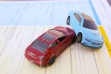 Motorlu araç çarpışma iki araba arasında