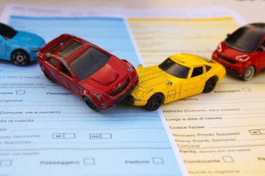 Motorlu araç çarpışma iki araba arasında
