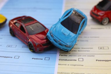 Motorlu araç çarpışma iki araba arasında