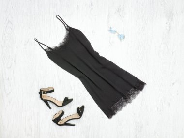Küçük siyah elbise, Ayakkabı ve güneş gözlüğü. Moda kavramı