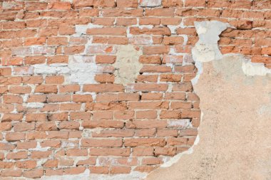 Eski peeling kırmızı tuğla duvarına. Eski arka plan