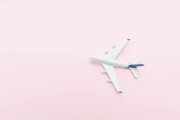 Avión Sobre Fondo Rosa Lugar Para Texto Primer Plano — Foto de Stock