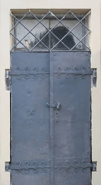 Черные Металлические Двери Коваными Железными Навесами Большая Решетка Выше — стоковое фото