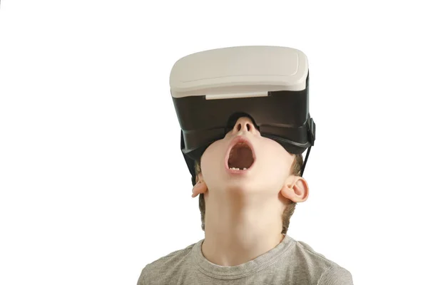 Ragazzo Con Occhiali Realtà Virtuale Bocca Aperta Fondo Bianco — Foto Stock
