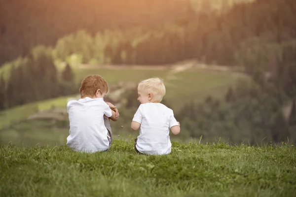 Two Boys Sit Hill Have Fun Back View — Stock Photo, Image