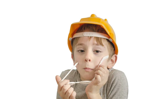 Niño Casco Del Constructor Con Una Cara Desconcertada —  Fotos de Stock