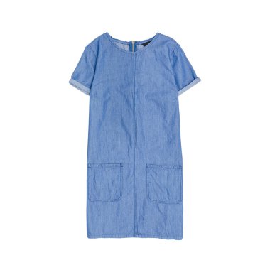 Denim yazlık elbise beyaz zemin üzerinde. İzole et. Moda kavramı