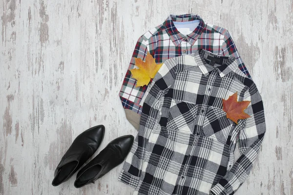 Kareli Gömlek Akçaağaç Yaprakları Moda Kavramı — Stok fotoğraf
