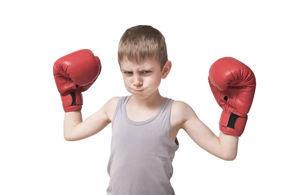 赤いボクシング グローブで怒っている少年 分離されました — ストック写真