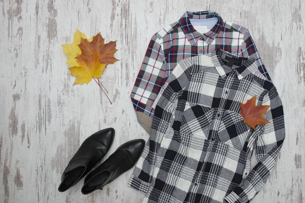 Duas Camisas Quadriculadas Folhas Bordo Conceito Moda — Fotografia de Stock