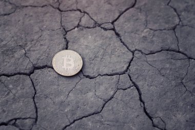Kırık yere para bitcoin. Mali kavramı
